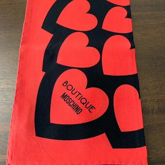 Moschino Accessories - 🔥LISTED 1/11❤️100%, Made in Italy Moschino Scarf